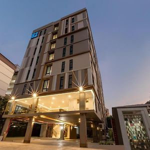 B2 Huai Khwang Premier Hotel