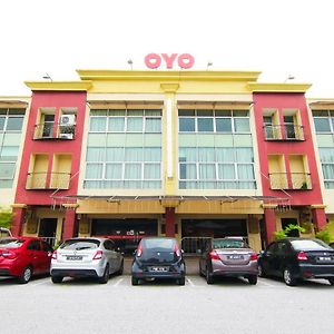 Oyo 11343 Hotel Putra Iskandar